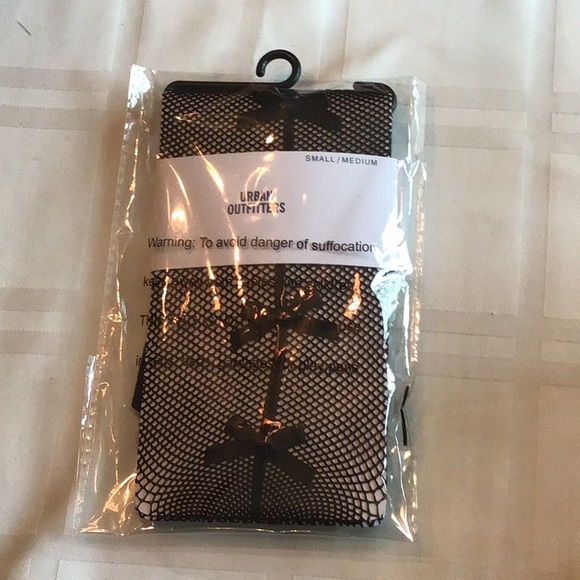 NEW Back Bow Seam Fishnet Tights from Urban Outfitters - Picture 2 of 3